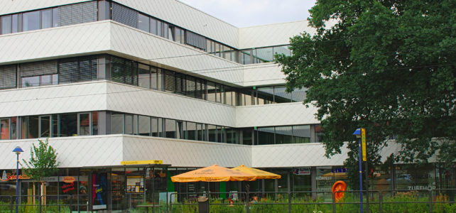 Alpha Lernhilfe in Dresden Klotzsche im Gesundheitszentrum (Außenansicht)