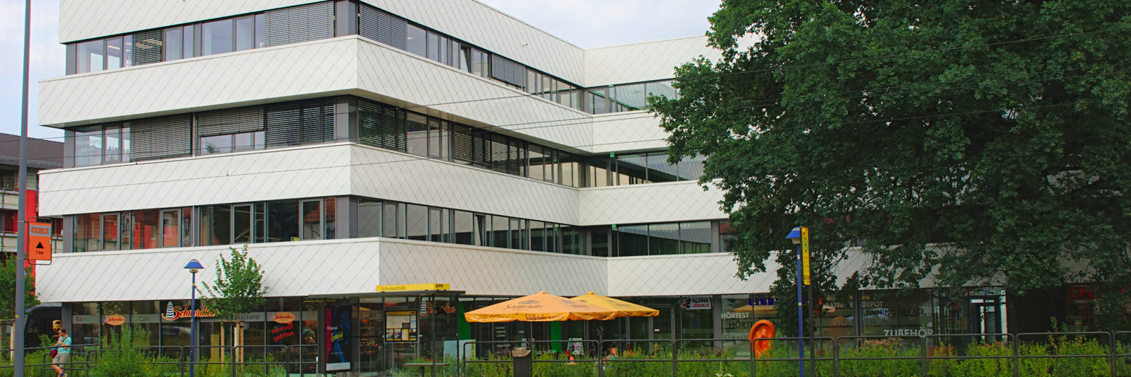 Alpha Lernhilfe in Dresden Klotzsche im Gesundheitszentrum (Außenansicht)