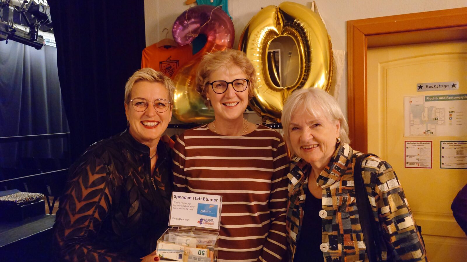 Alpha übergibt Spendenbetrag